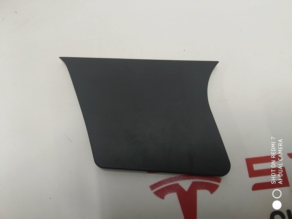 7 Kåpa för pelare B, yttre höger, nedre plast Tesla modell S, modell S REST 1004535-00-B